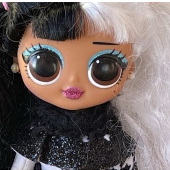 L.O.L. Surprise! O.M.G. Winter Disco Dollie Fashion Doll & Sister - Picture 4 of 4